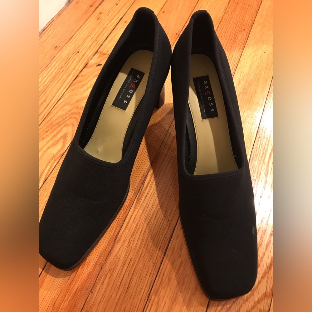 Access Liz Clairborne company Size 11 black block heel 3 inch heel